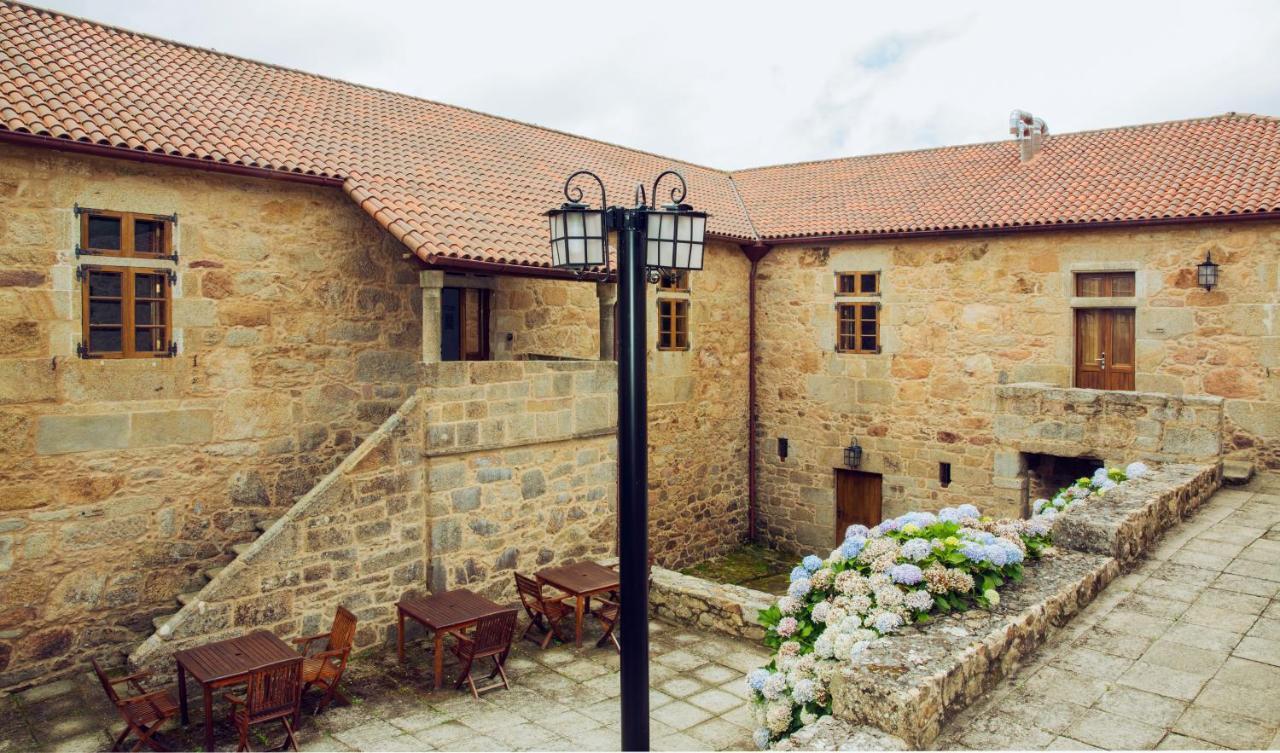 Monasterio Y Pension De Moraime Bagian luar foto