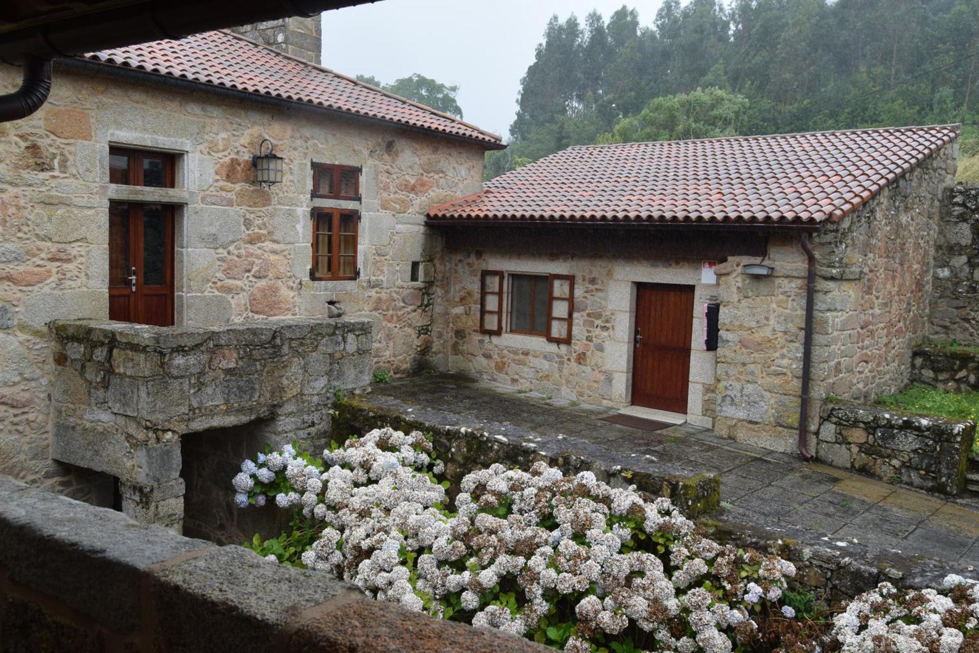Monasterio Y Pension De Moraime Bagian luar foto
