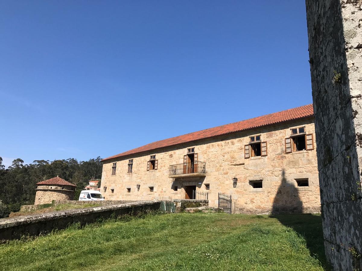 Monasterio Y Pension De Moraime Bagian luar foto