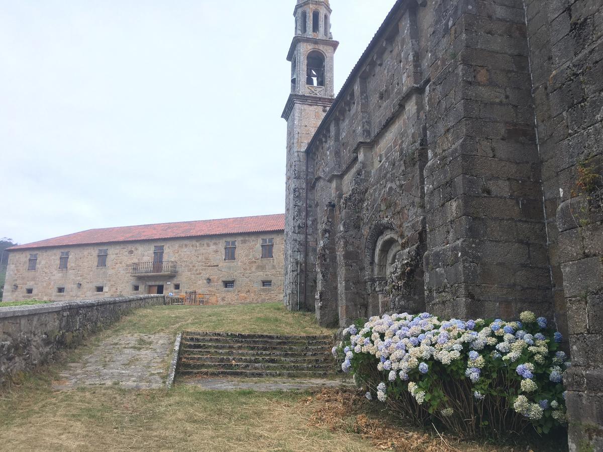 Monasterio Y Pension De Moraime Bagian luar foto